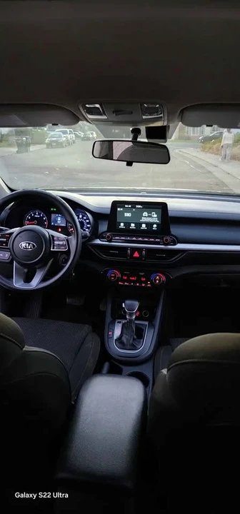 2019 Kia Forte - Image 8 of 17