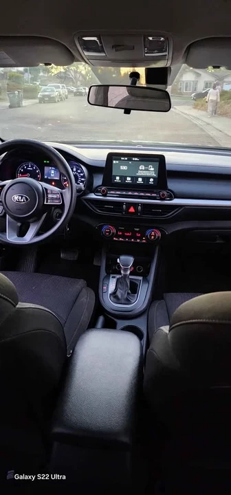 2019 Kia Forte - Image 11 of 17