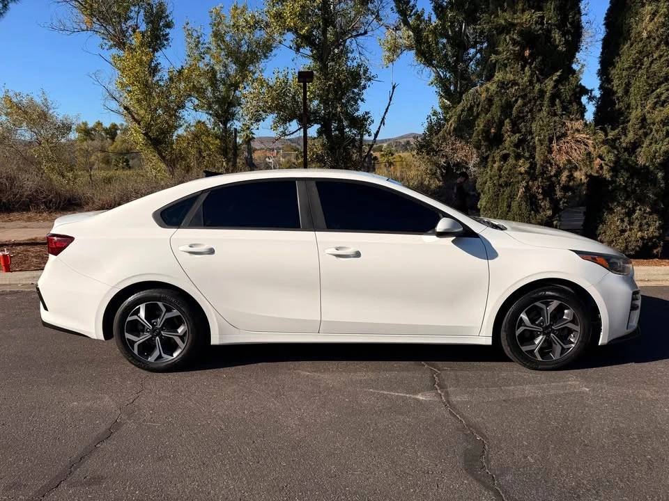 2019 Kia Forte - Image 2 of 11