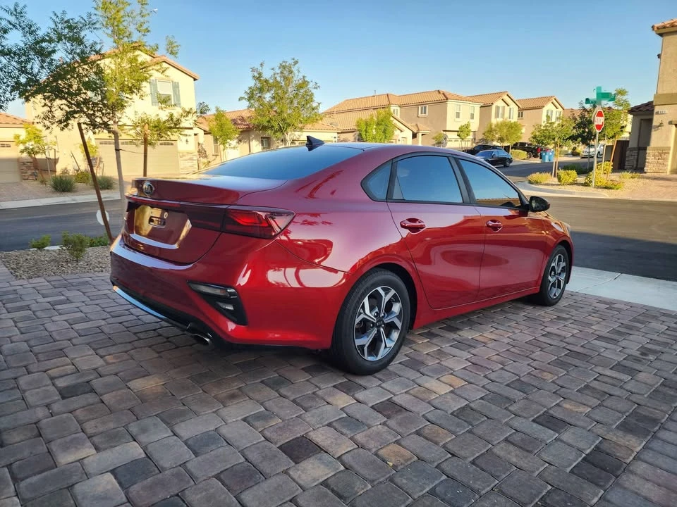 2019 Kia Forte - Image 4 of 17