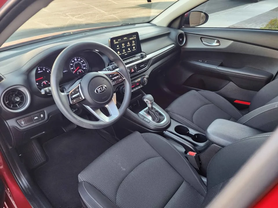 2019 Kia Forte - Image 9 of 17