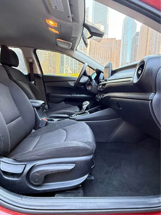 2019 Kia Forte - Image 6 of 16