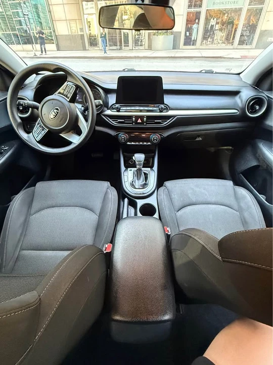 2019 Kia Forte - Image 4 of 16
