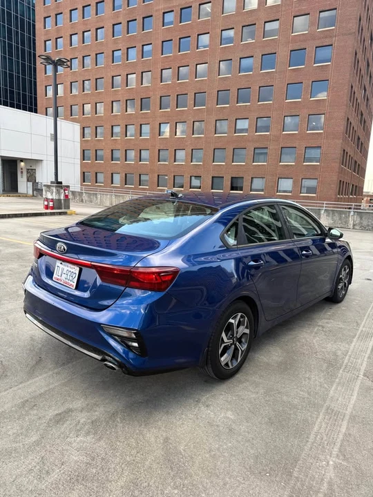 2019 Kia Forte - Image 11 of 16
