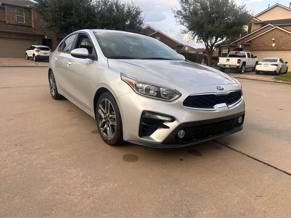2019 Kia Forte - Image 2 of 18