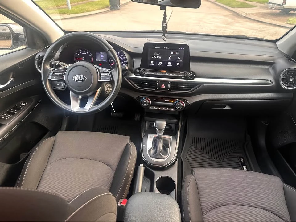 2019 Kia Forte - Image 12 of 18
