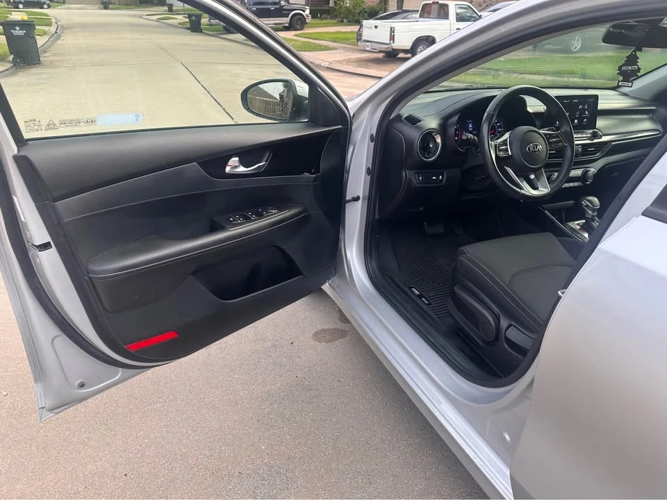 2019 Kia Forte - Image 9 of 18