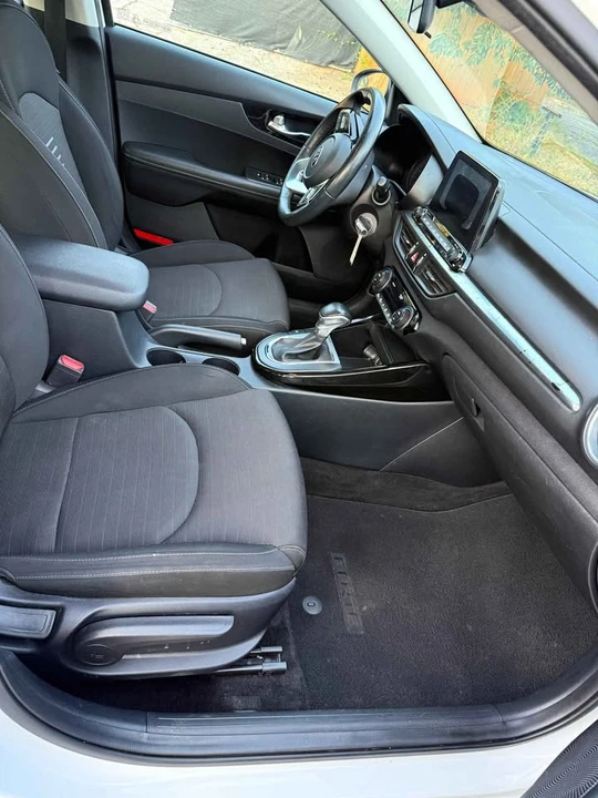 2019 Kia Forte - Image 9 of 12