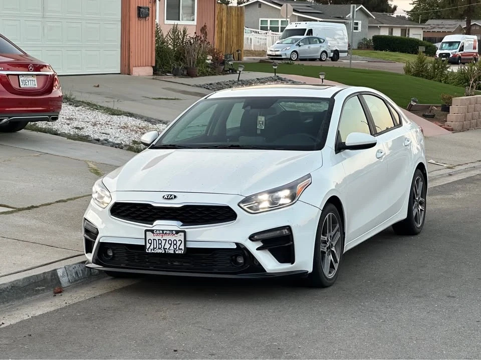 2019 Kia Forte - Image 2 of 10