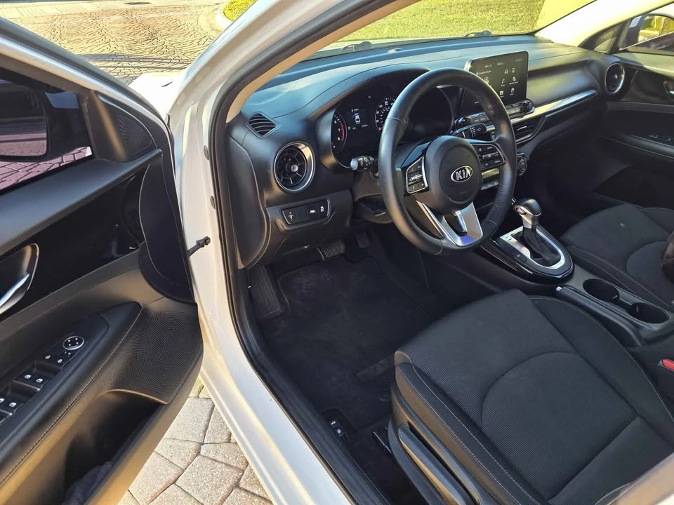 2019 Kia Forte - Image 5 of 16