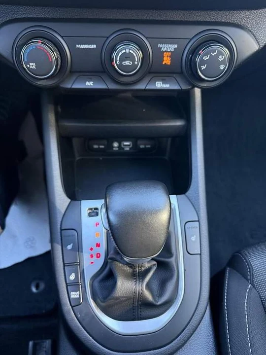 2019 Kia Forte - Image 10 of 15