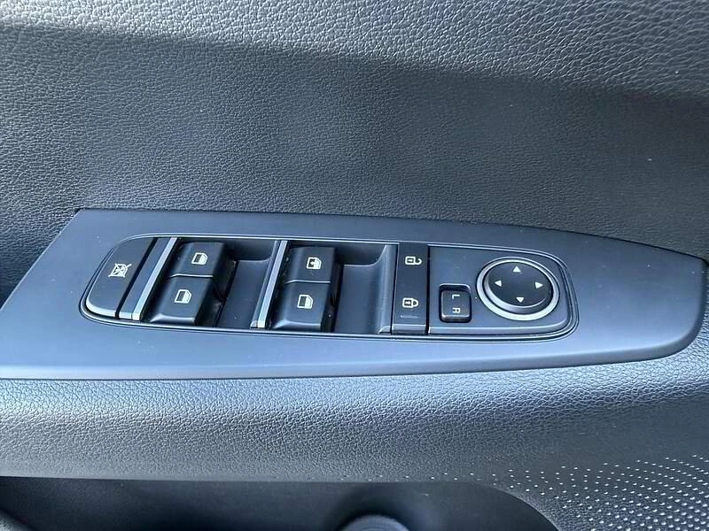 2019 Kia Forte - Image 8 of 15