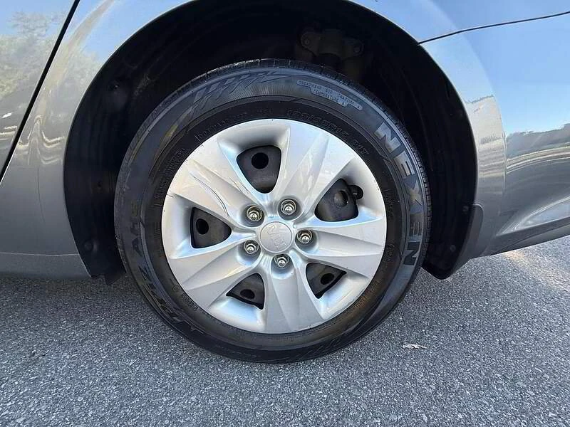 2019 Kia Forte - Image 14 of 15