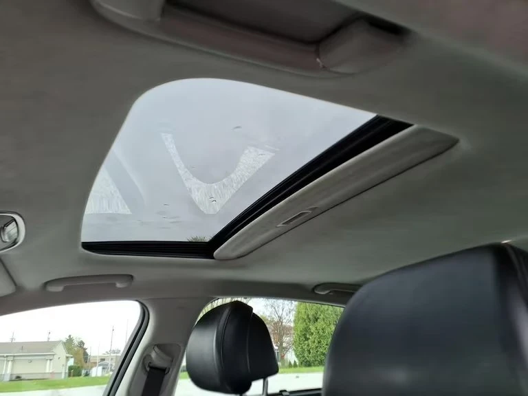 2019 Kia K900 - Image 12 of 15
