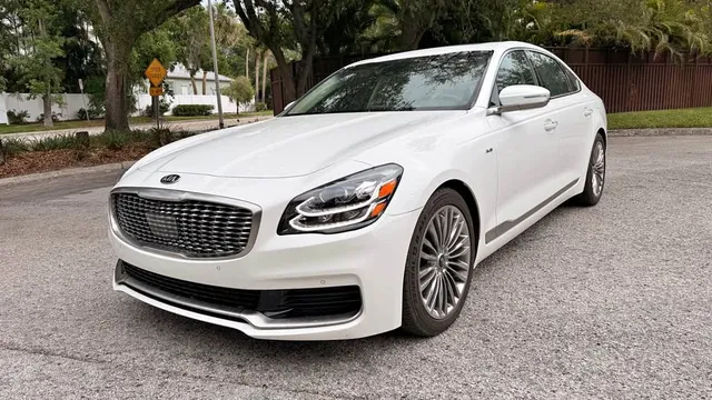2019 Kia K900 Luxury