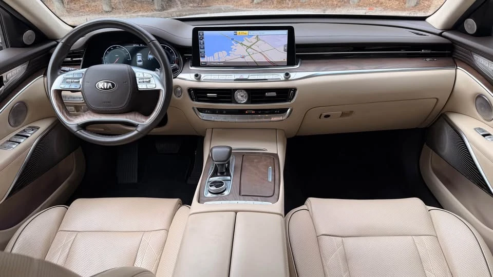 2019 Kia K900 - Image 15 of 17