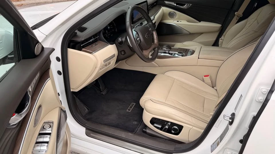 2019 Kia K900 - Image 12 of 17