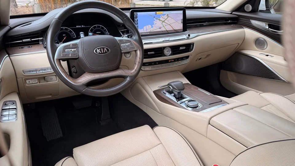 2019 Kia K900 - Image 14 of 17