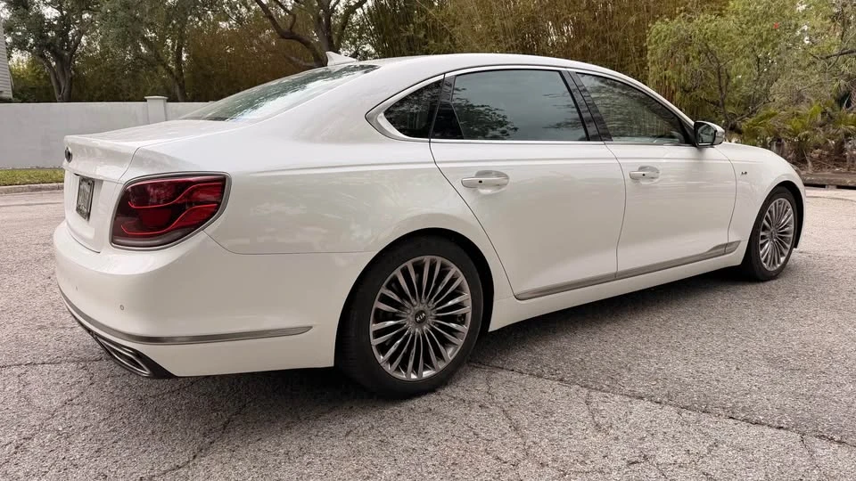 2019 Kia K900 - Image 7 of 17