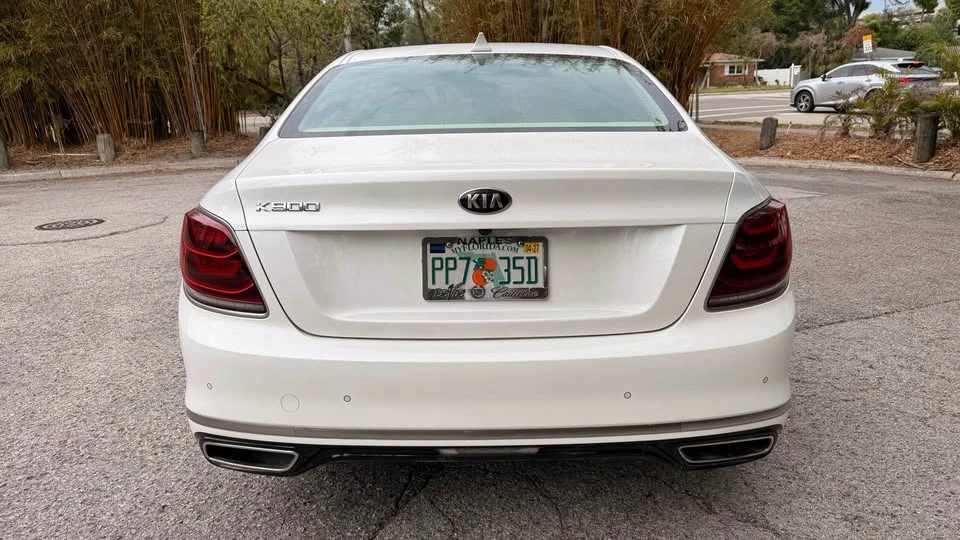 2019 Kia K900 - Image 9 of 17