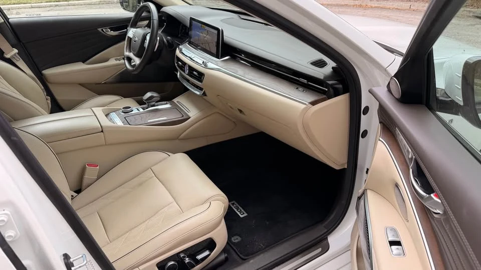 2019 Kia K900 - Image 11 of 17