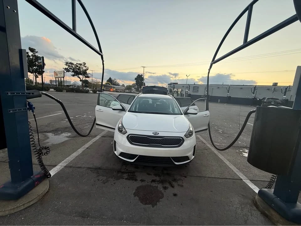 2019 Kia Niro - Image 2 of 13