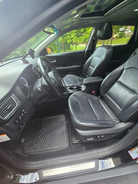 2019 Kia Niro - Image 9 of 15