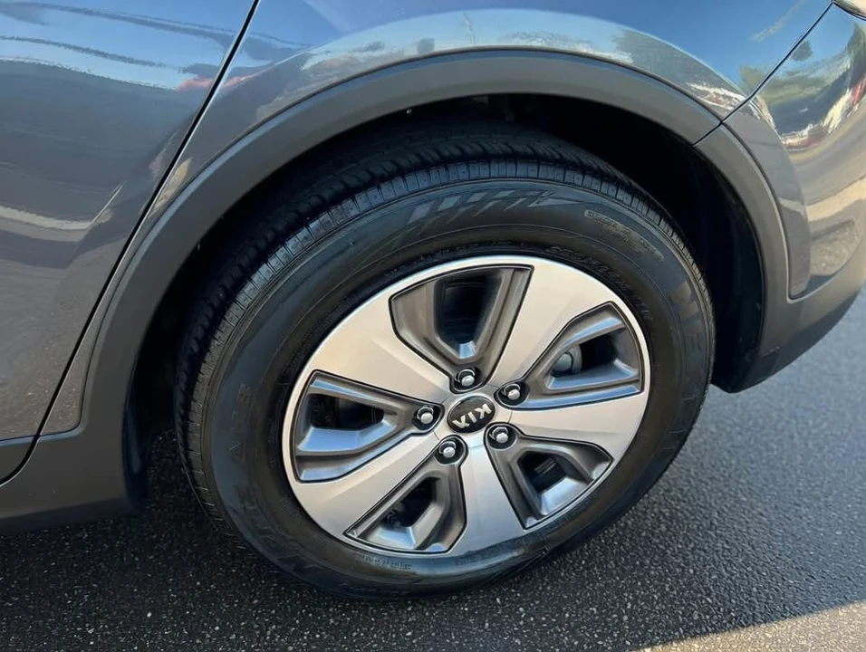 2019 Kia Niro - Image 6 of 15
