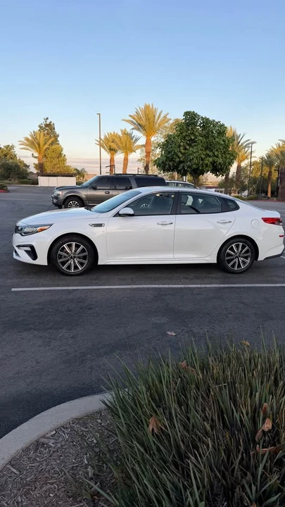 2019 Kia Optima/K5 - Image 2 of 18