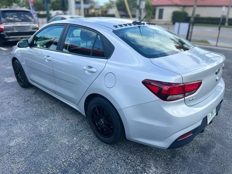2019 Kia Rio - Image 2 of 12