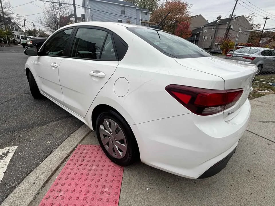 2019 Kia Rio - Image 4 of 8