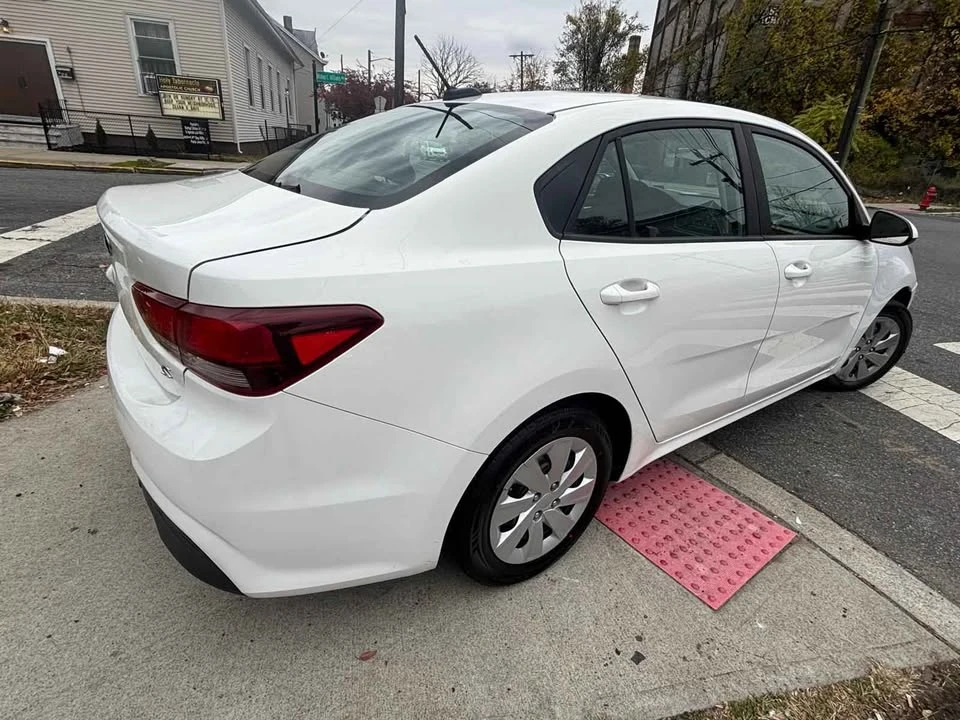 2019 Kia Rio - Image 3 of 8