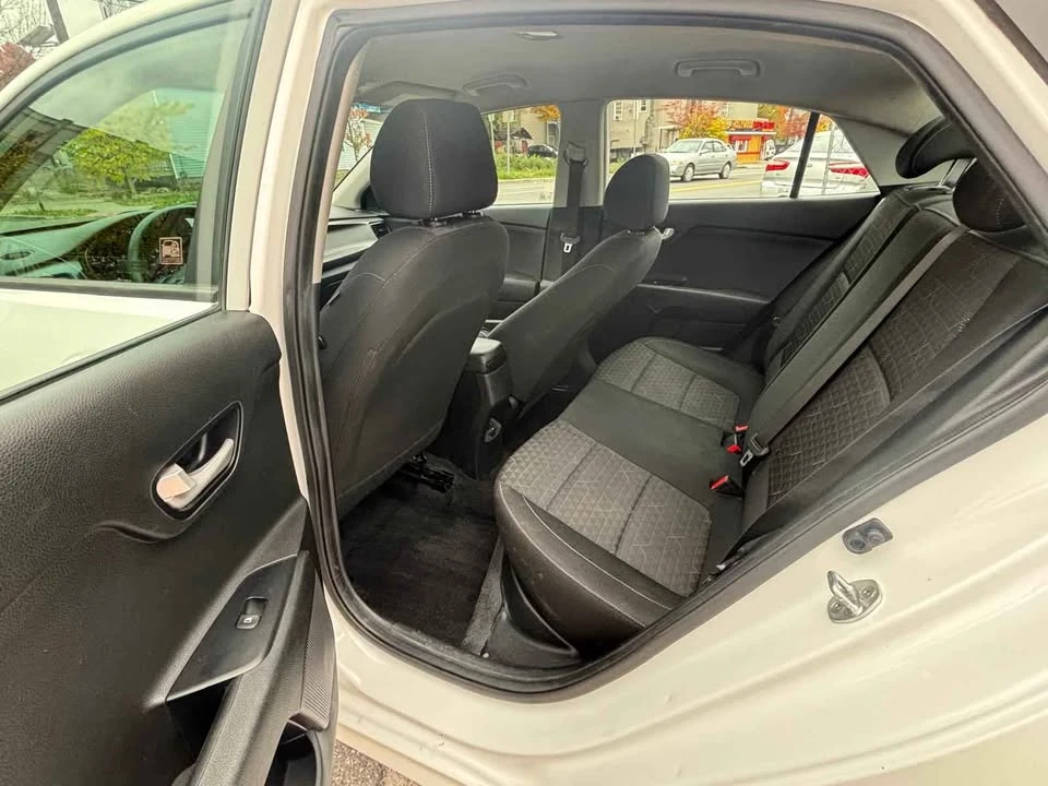2019 Kia Rio - Image 5 of 8