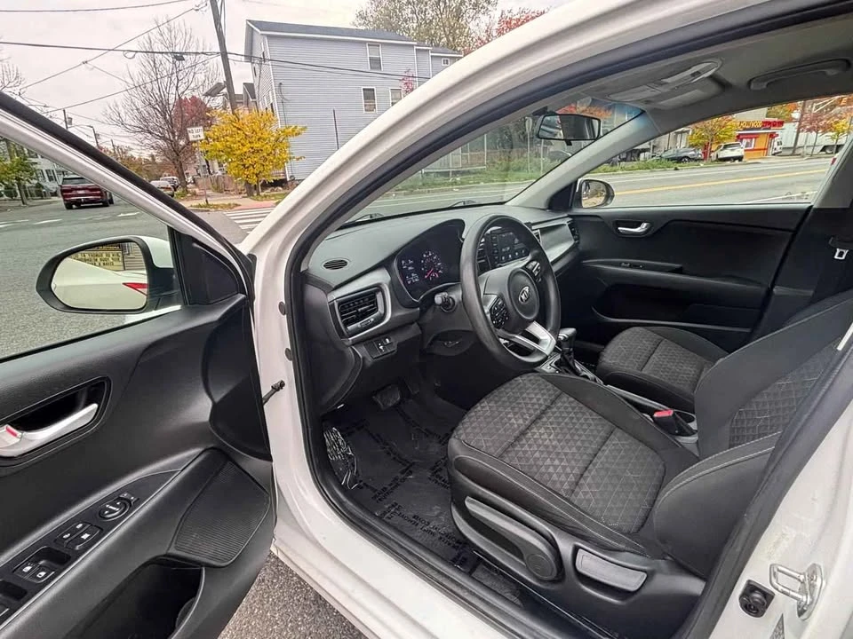 2019 Kia Rio - Image 6 of 8