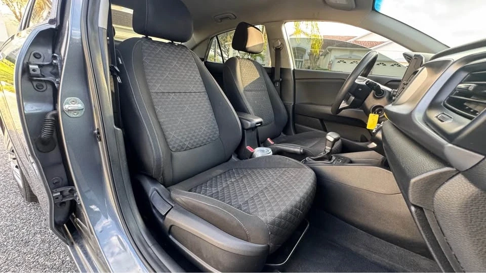 2019 Kia Rio - Image 8 of 11