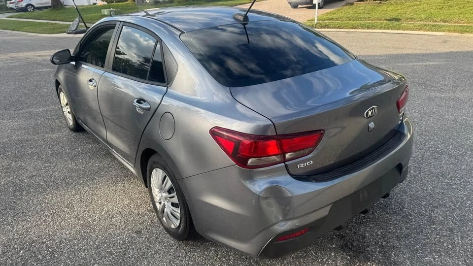 2019 Kia Rio - Image 4 of 11
