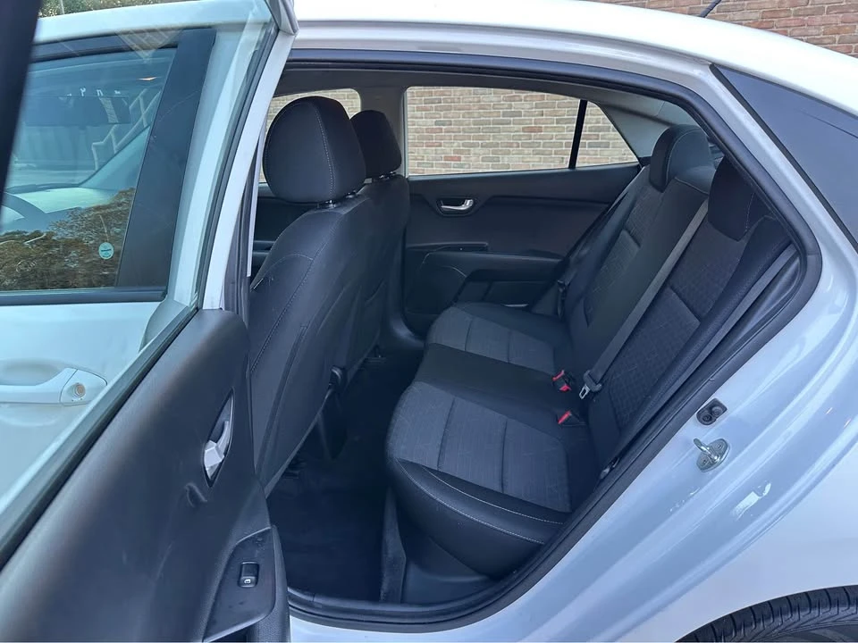 2019 Kia Rio - Image 9 of 19