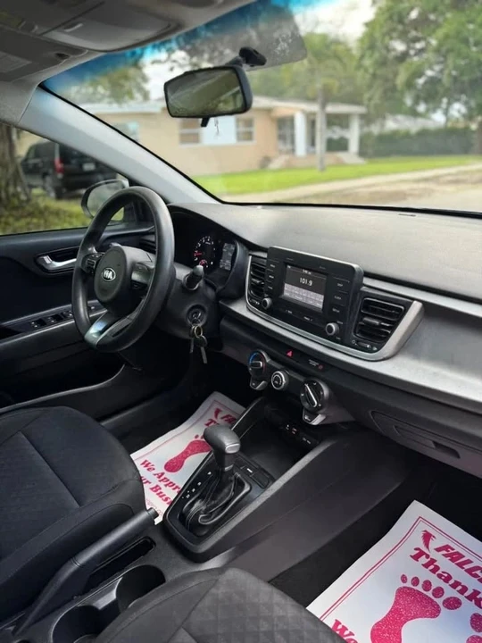 2019 Kia Rio - Image 11 of 18