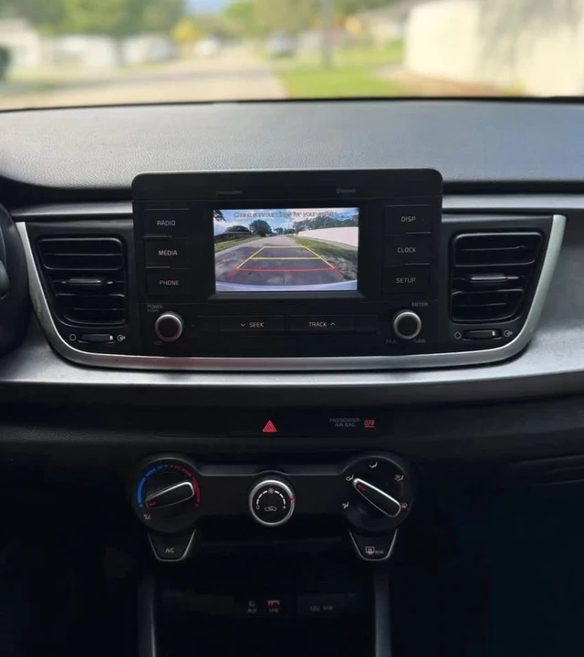 2019 Kia Rio - Image 13 of 18