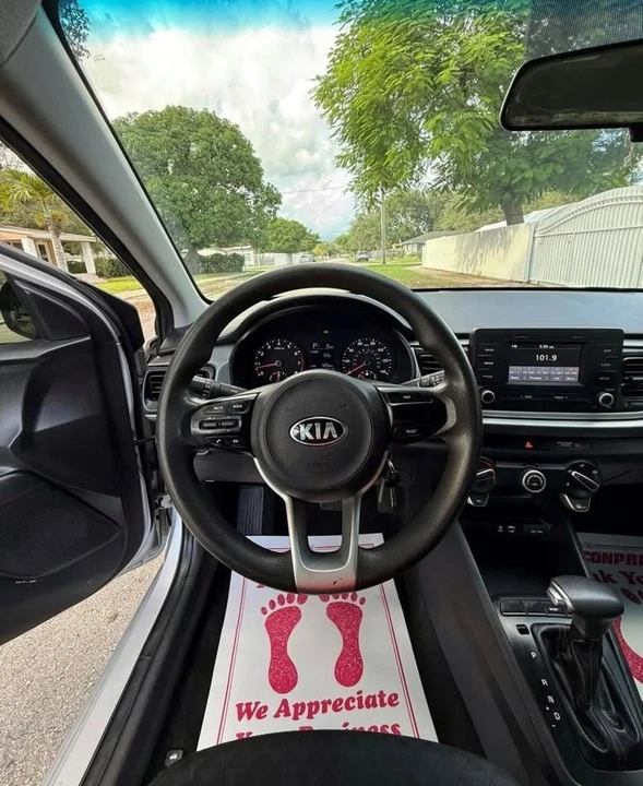 2019 Kia Rio - Image 7 of 18