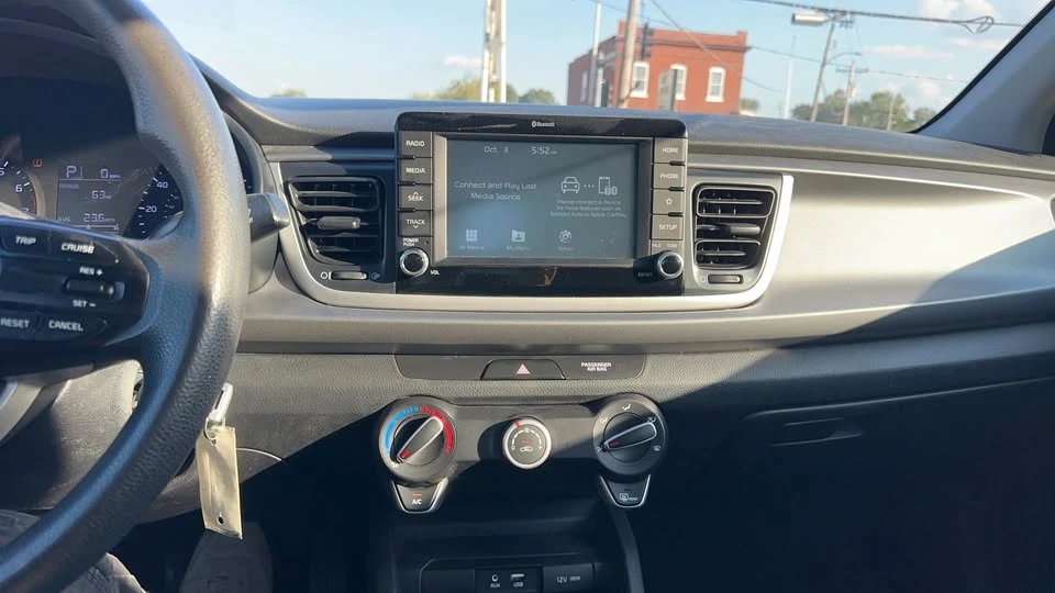 2019 Kia Rio - Image 14 of 17
