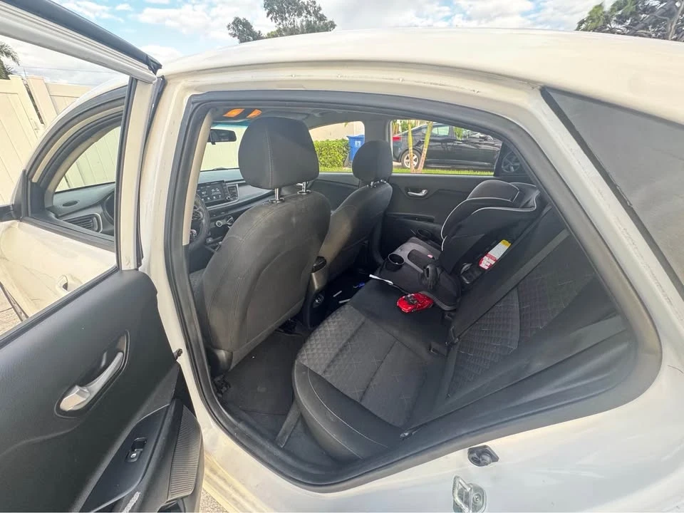 2019 Kia Rio - Image 10 of 13
