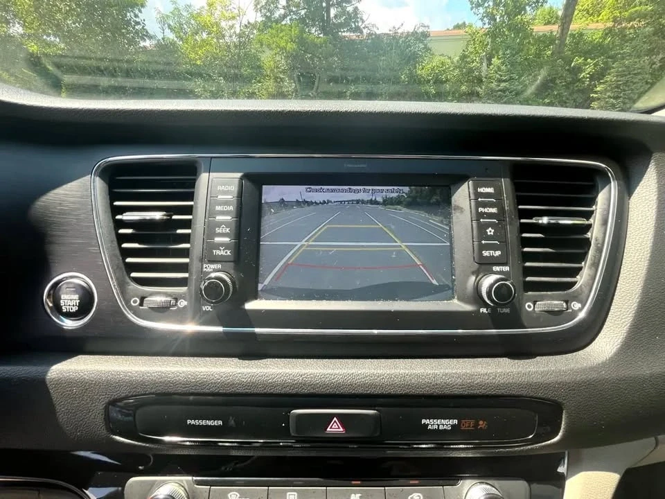 2019 Kia Carnival - Image 17 of 20