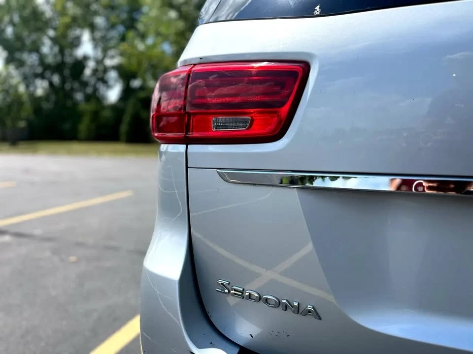 2019 Kia Carnival - Image 6 of 20