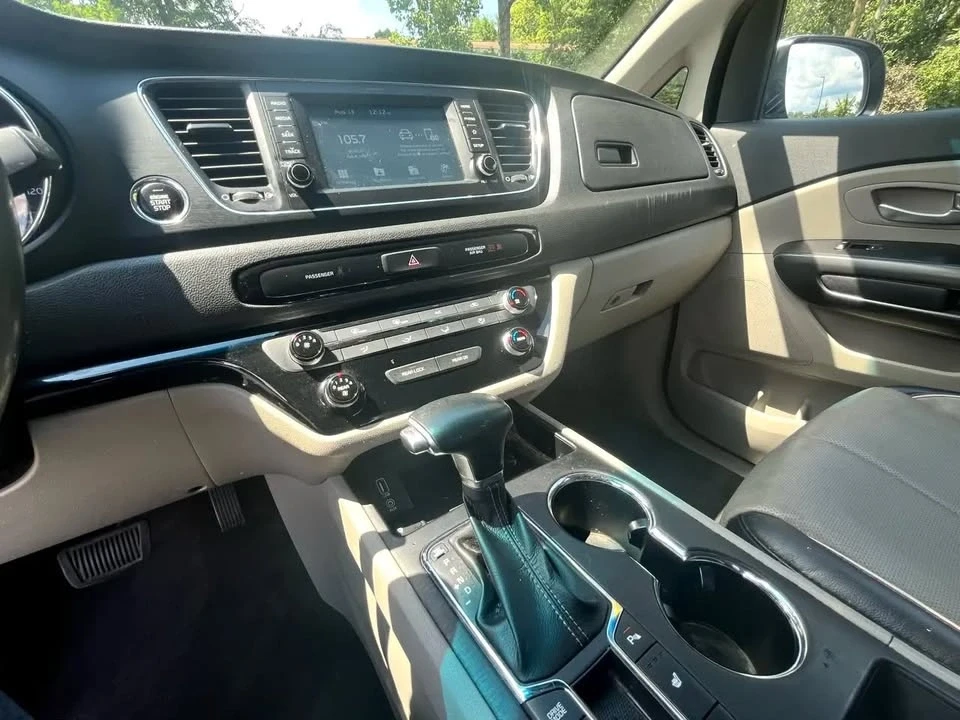 2019 Kia Carnival - Image 15 of 20