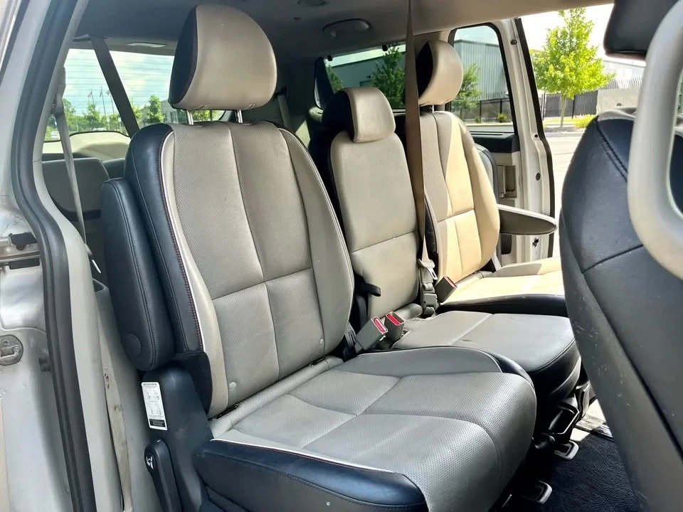 2019 Kia Carnival - Image 10 of 20
