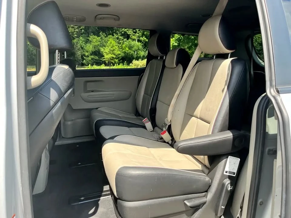 2019 Kia Carnival - Image 8 of 20