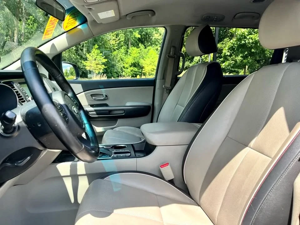 2019 Kia Carnival - Image 14 of 20
