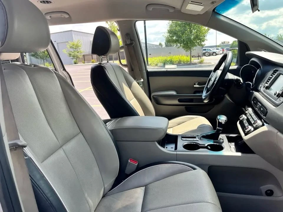 2019 Kia Carnival - Image 12 of 20