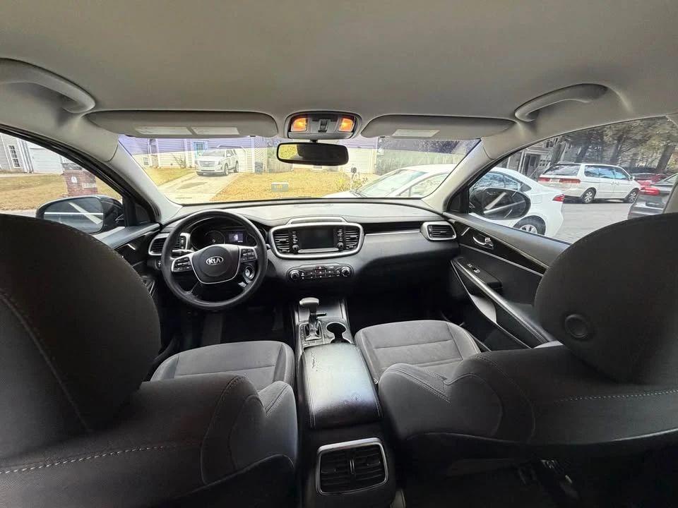 2019 Kia Sorento - Image 10 of 12